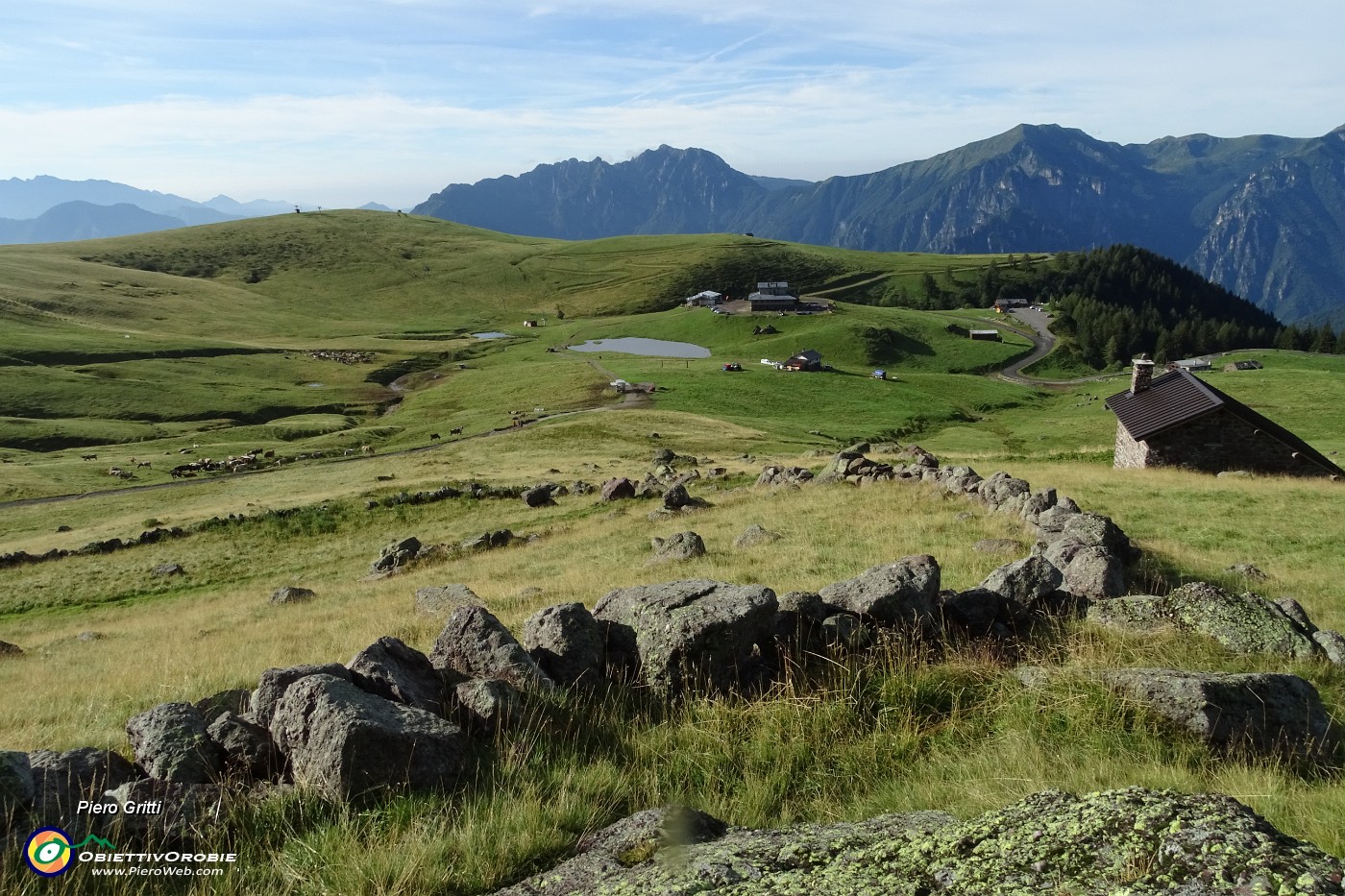 08 Vista sui Piani dell'Avaro.JPG